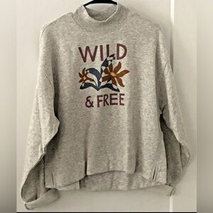 Old Navy Women’s Sweatshirt Wild & Free Size Medium Grey with Flower NWT